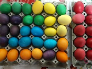 Πασχαλιάτικα αβγά τη Μεγάλη Εβδομάδα των φουρνισμάτων στην Όλυμπο της Καρπάθου.