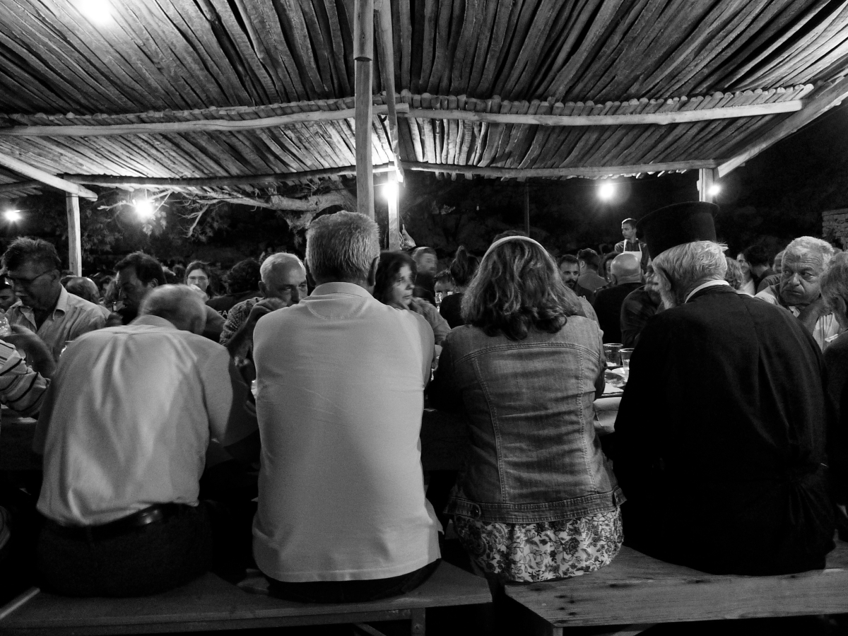 Τραγούδια της τάβλας στο πανηγύρι του Αι Γιάννη στη Βρουκούντα στην περιφέρεια της Ολύμπου στη βόρεια Κάρπαθο.