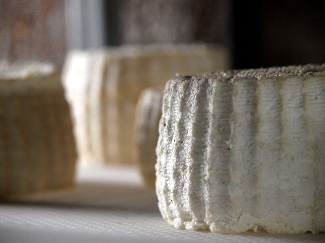 Αρσενικό Νάξου, τυρί Προστατευόμενης Ονομασίας Προέλευσης από τα βοσκοτόπια του Διός