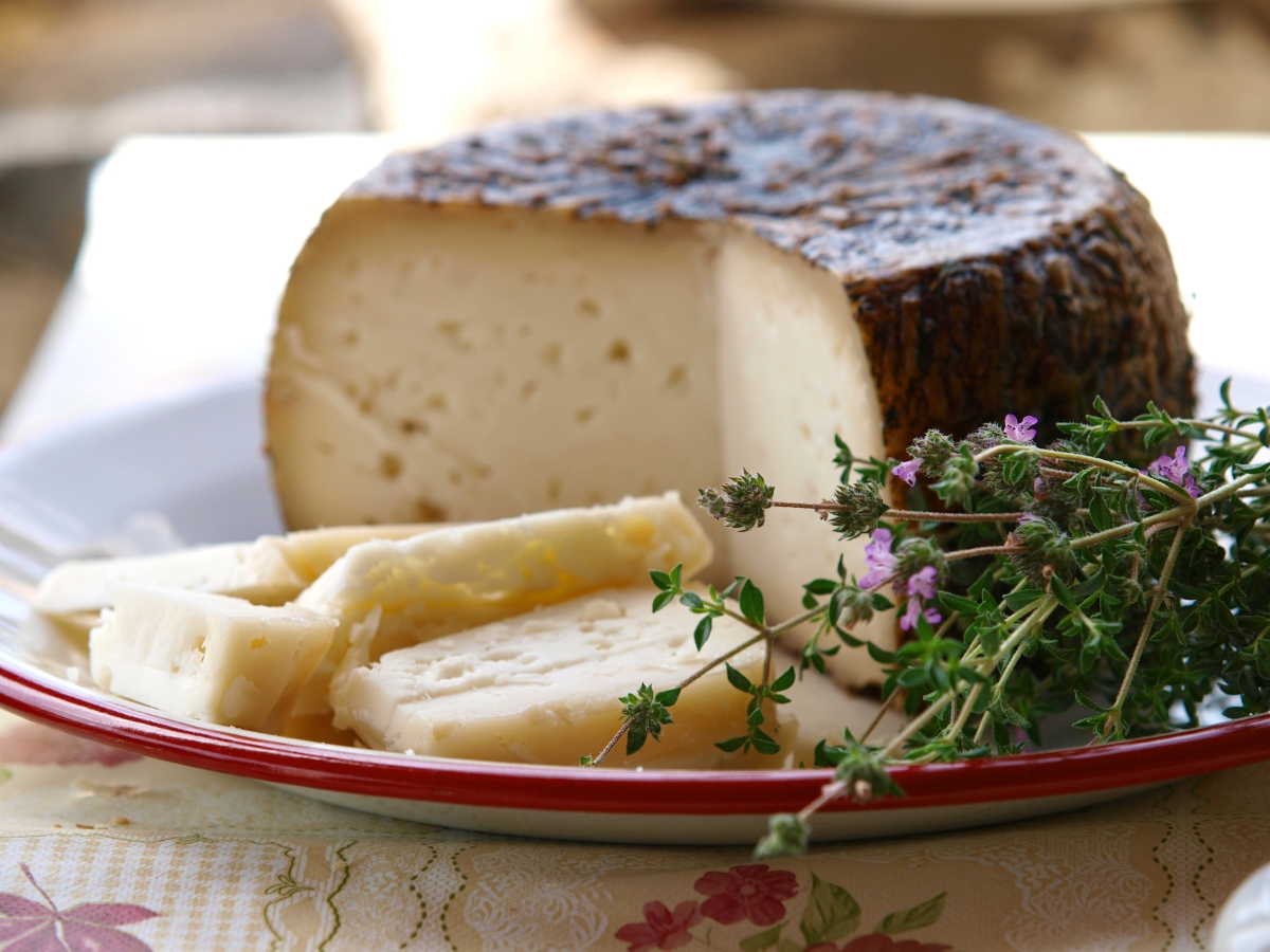 Σπάνια τυριά του Αιγαίου, σκληρό μηλέϊκο