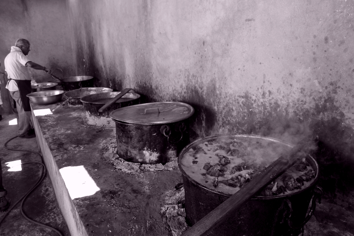 Τα μαγειρεία του γλεντιού το Δεκαπενταύγουστο στο πανηγύρι της Πέρα Παναγίας στην Κάσο.