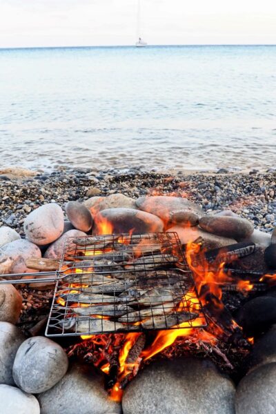 Το πέρασμα των τσίρων από τα κάρβουνα στη Χέλατρο.