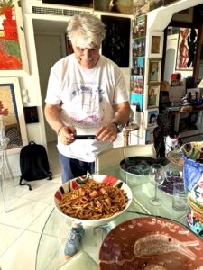 Επί τω έργω με την περιβολή της Ευδαιμονίας.